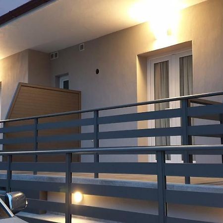 Chriselia 2 Apartment Nea Roda Exterior photo